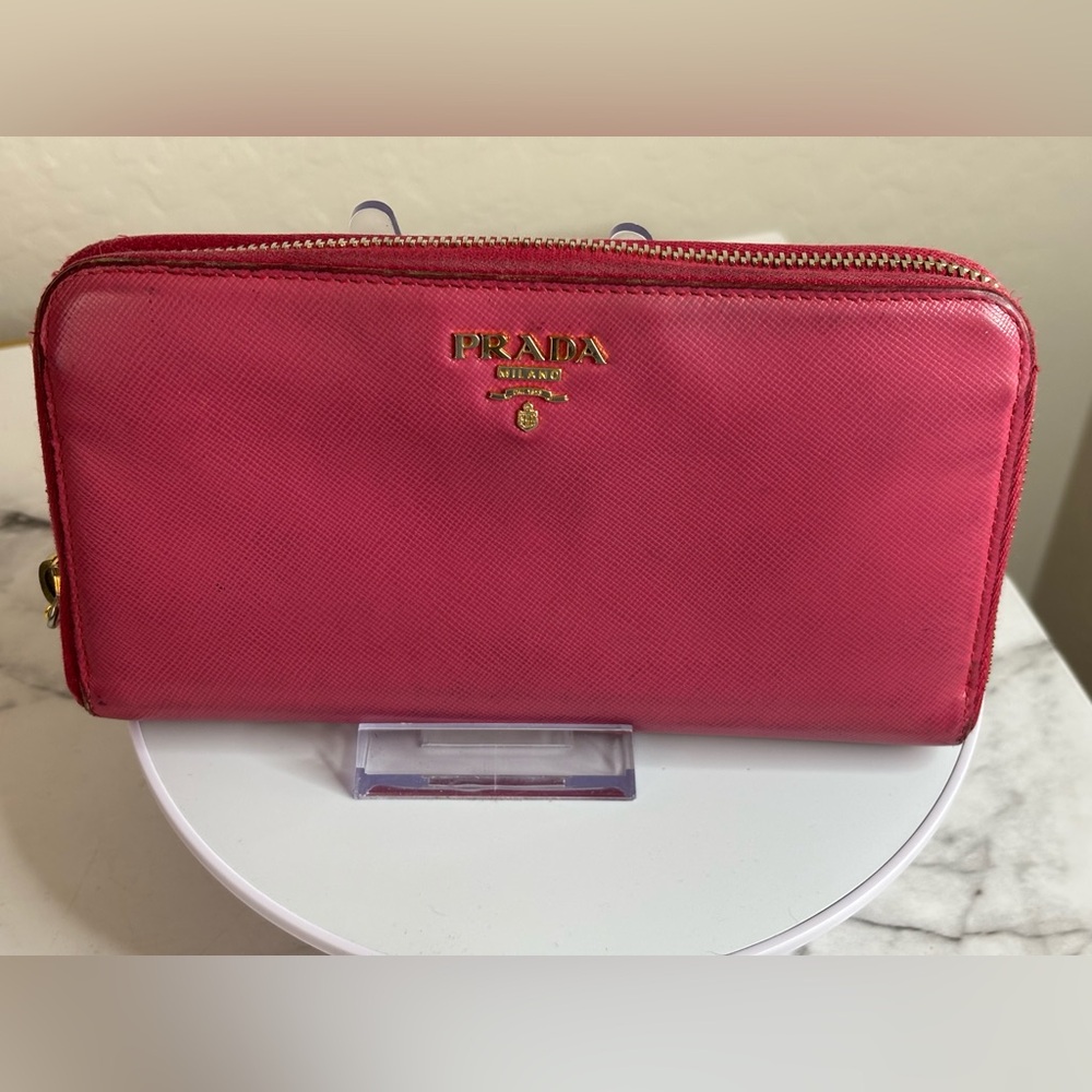 Prada Pink Leather Wallet Sleek Design - Picture 3 of 15